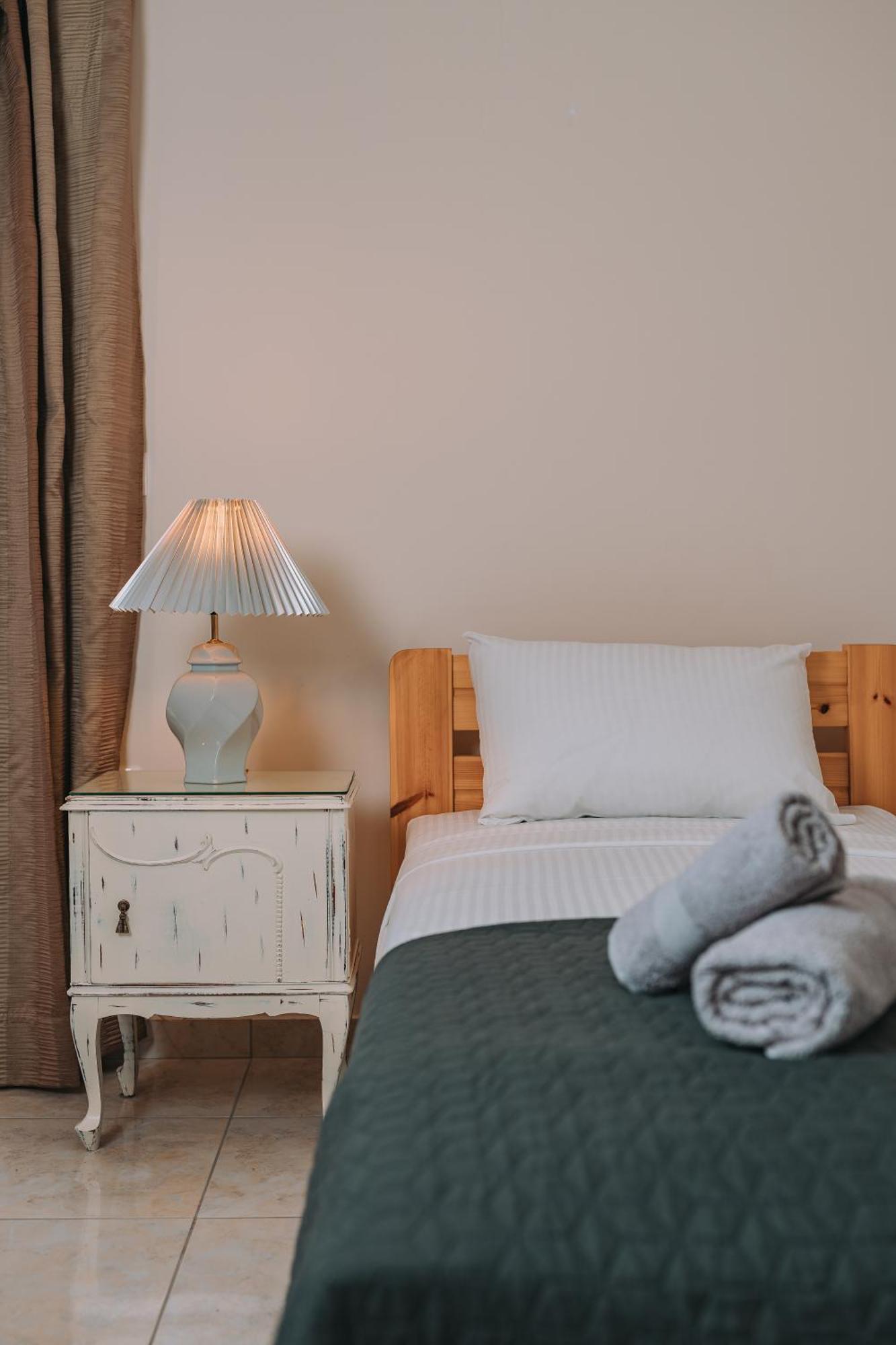Nostos Apartment, With A Spacious Backyard Artemida  Buitenkant foto