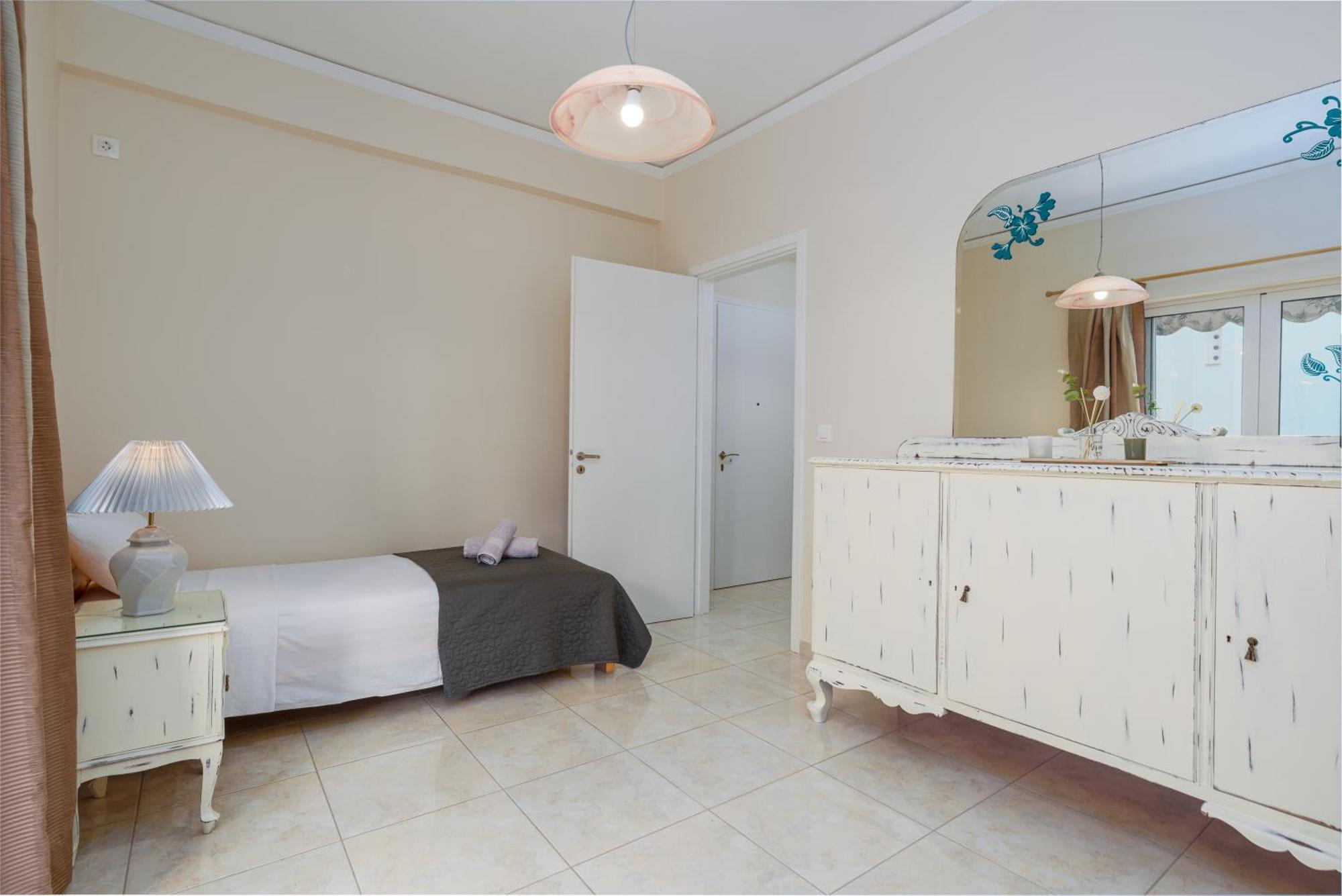 Nostos Apartment, With A Spacious Backyard Artemida  Buitenkant foto
